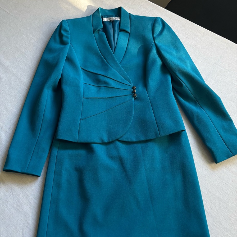 Tahari Arthur S. Levine Teal Blazer & Skirt Suit Set Women’s Size 4 Officewear